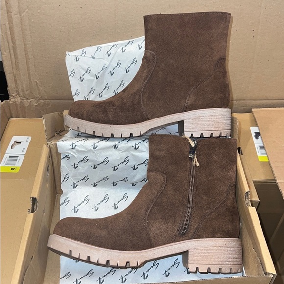 Seven7 Women’s NWB Bestie Ankle Boot in Chocolate - Picture 5 of 5